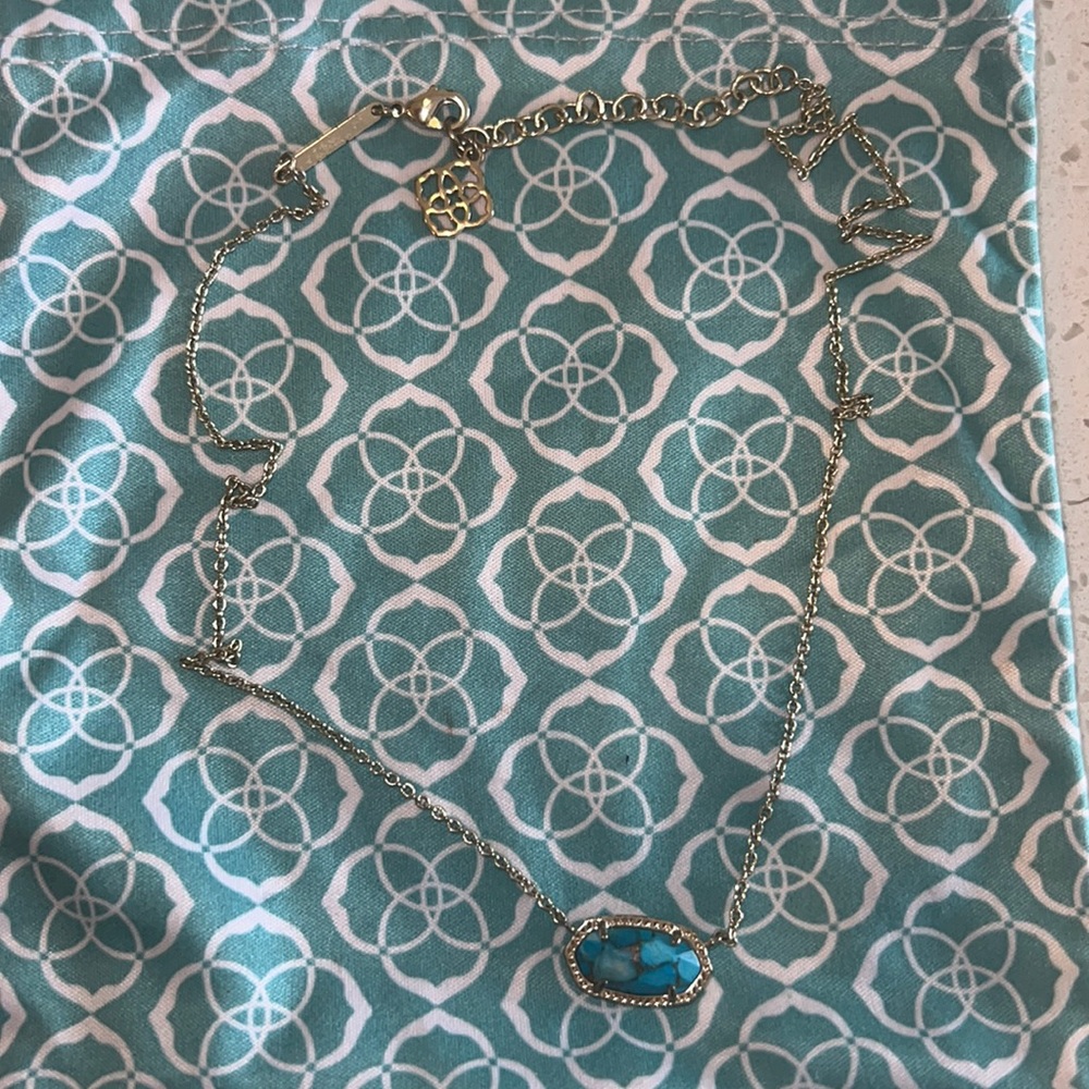 Kendra Scott necklace